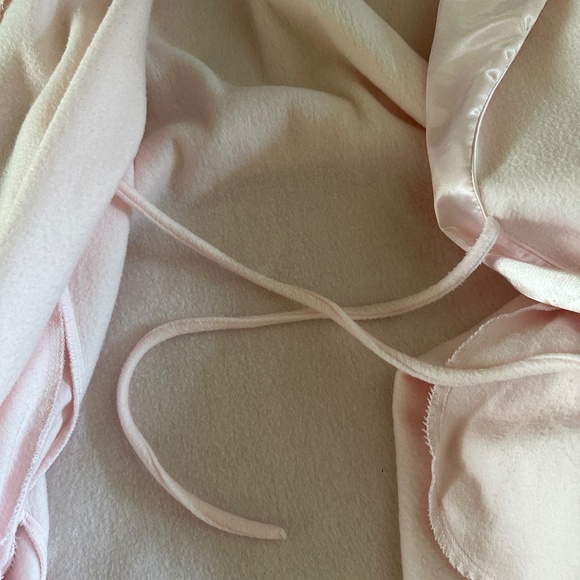 Erika Taylor Long Fleece Robe Pink Size Medium - Picture 12 of 15